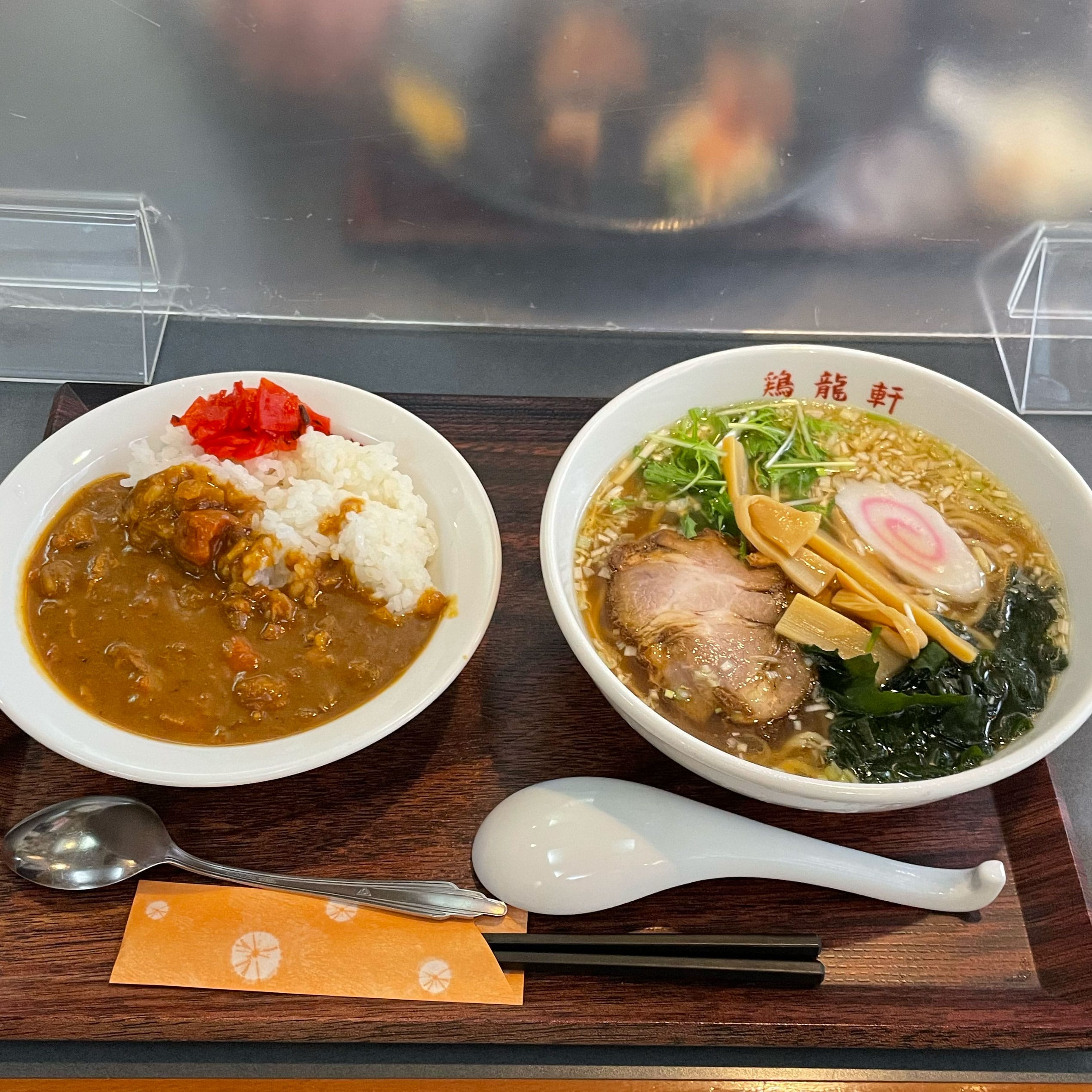 広尾 町中華 鶏龍軒 ラーメン 半カレー