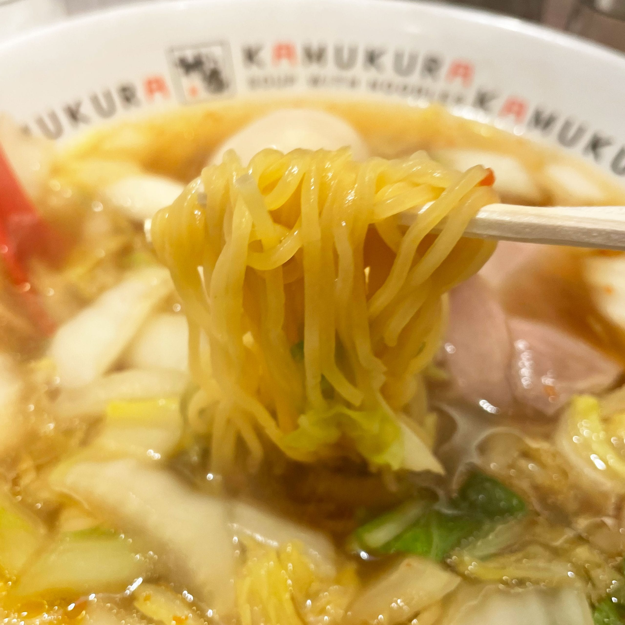 どうとんぼり神座 煮玉子ラーメン 麺リフト