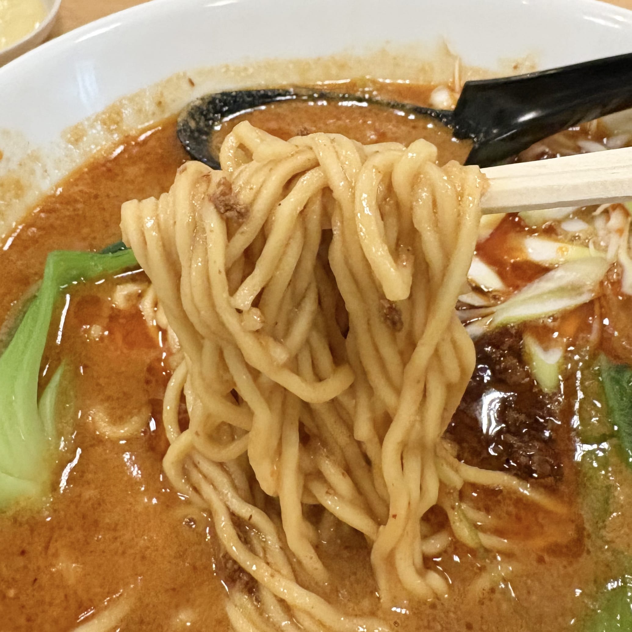 草加健康センター 担々麺 麺リフト